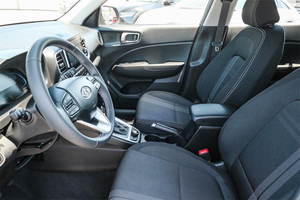 2025 Hyundai Venue SEL photo 21