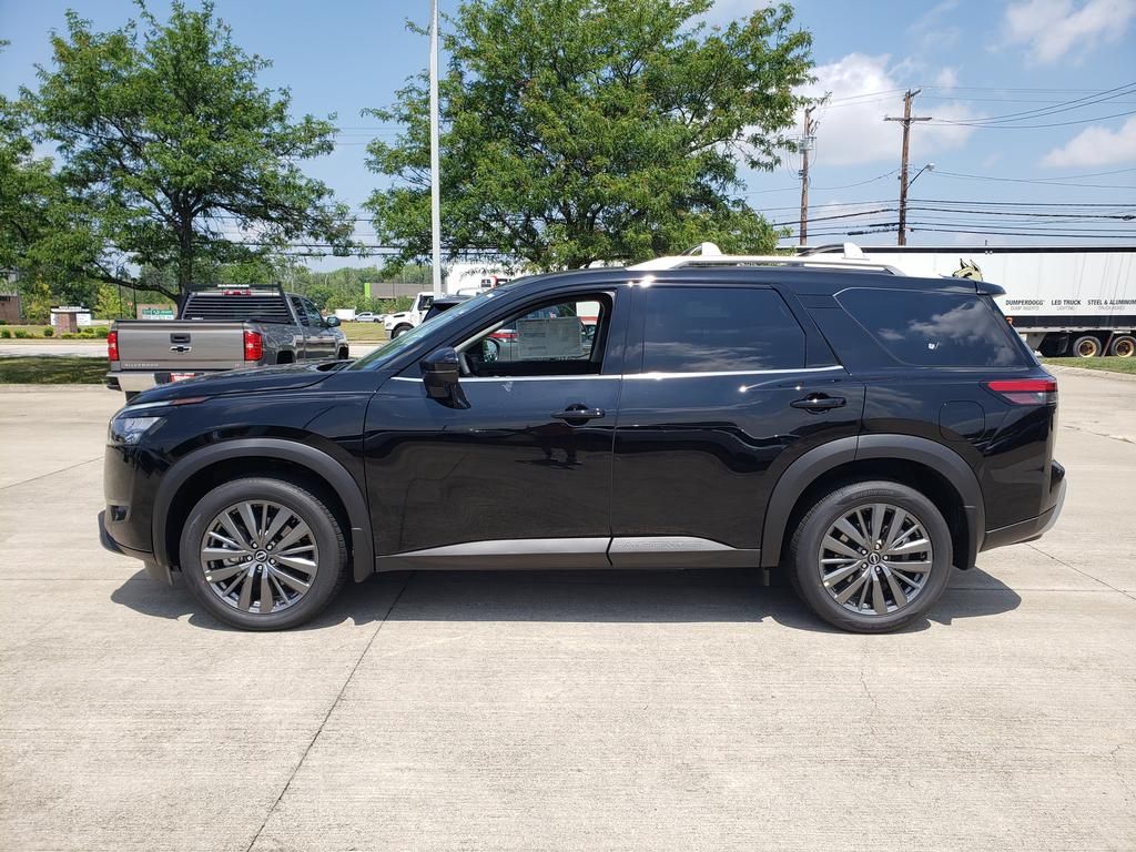 2025 Nissan Pathfinder SL photo 2