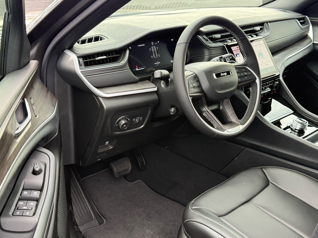 2025 Jeep Grand Cherokee Limited photo 4