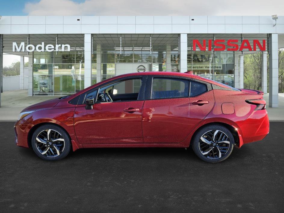 2025 Nissan Versa SR photo 4
