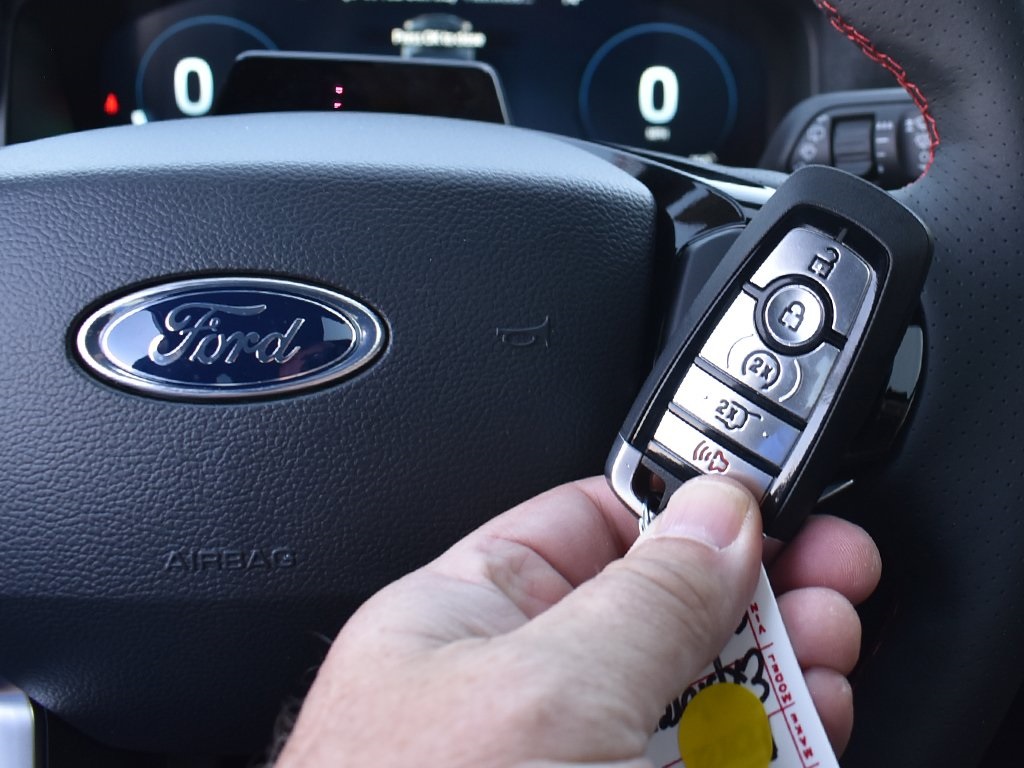 2025 Ford Explorer ST-Line photo 10