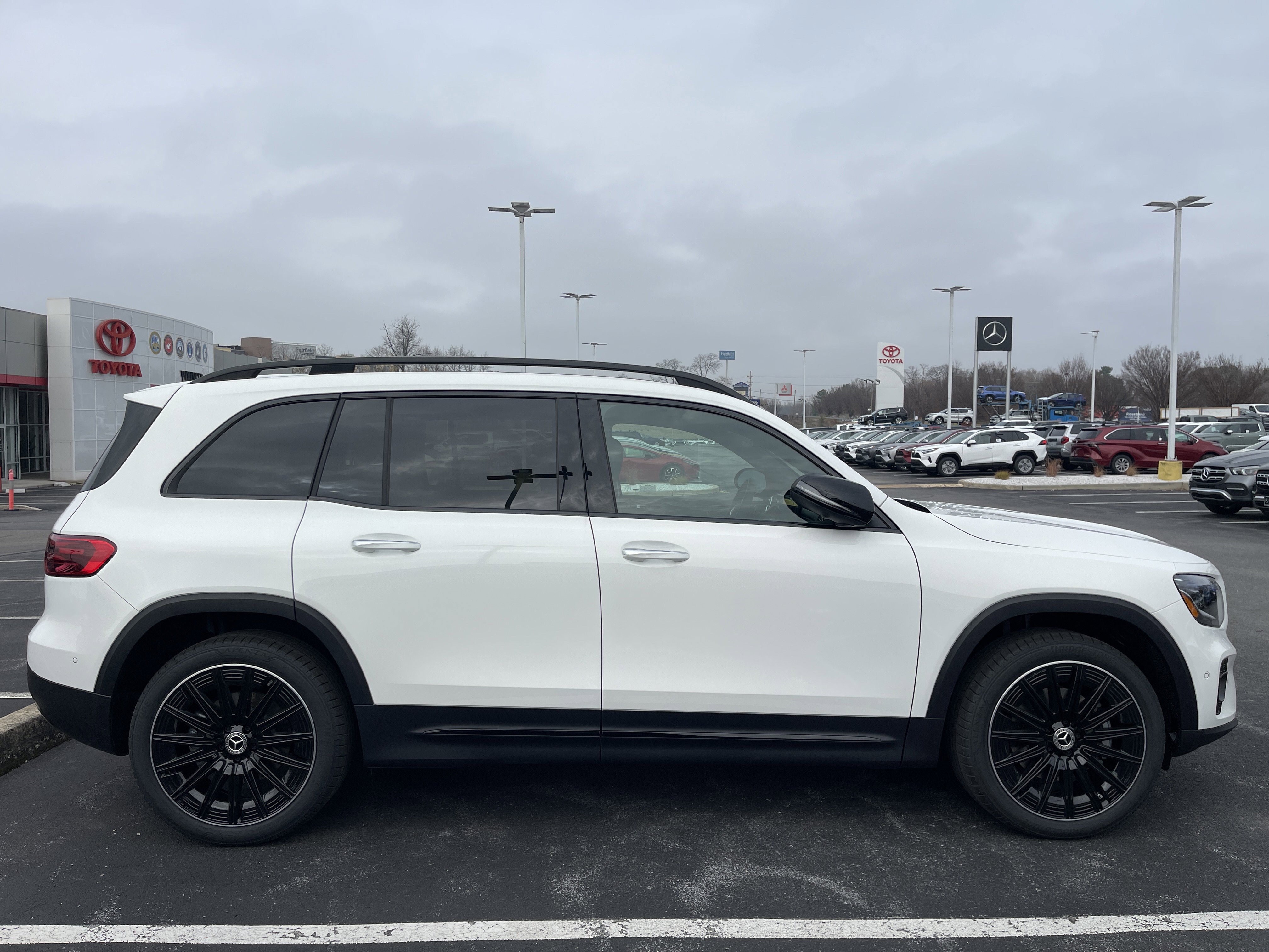 2026 Mercedes Benz GLB 250 4MATIC photo 2