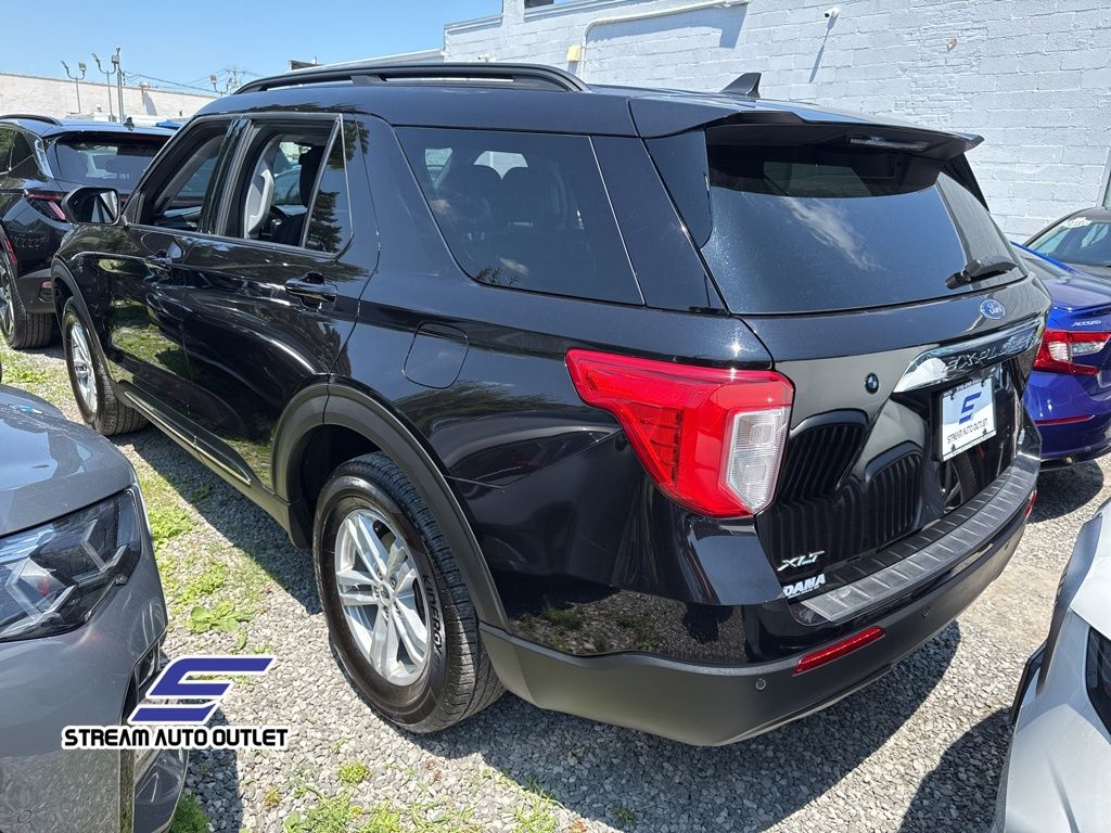 2022 Ford Explorer XLT photo 2