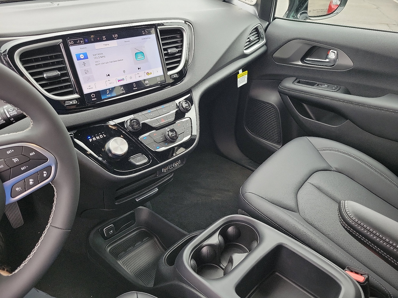 2025 Chrysler Voyager LX photo 12