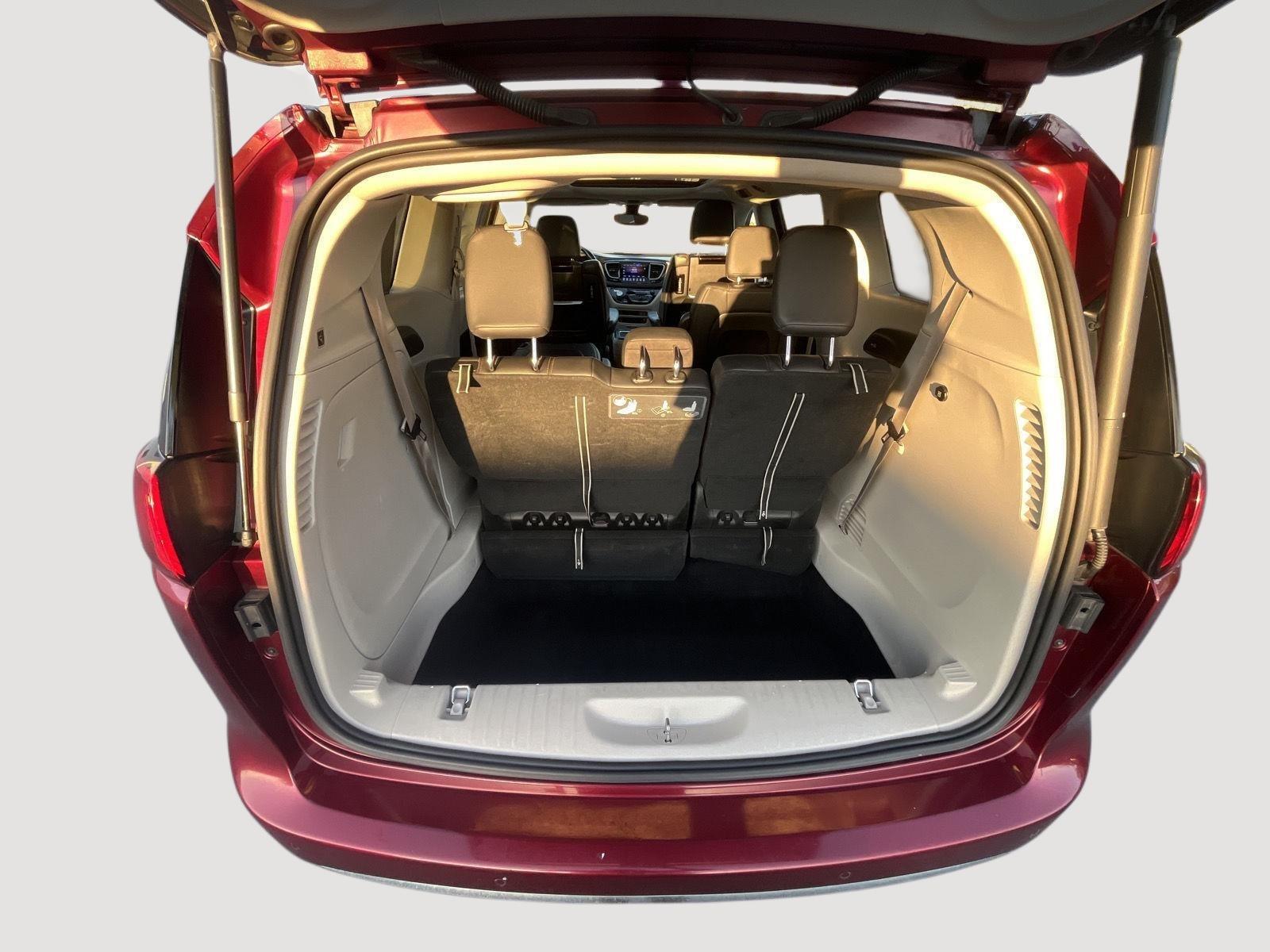 2017 Chrysler Pacifica Touring Plus photo 16