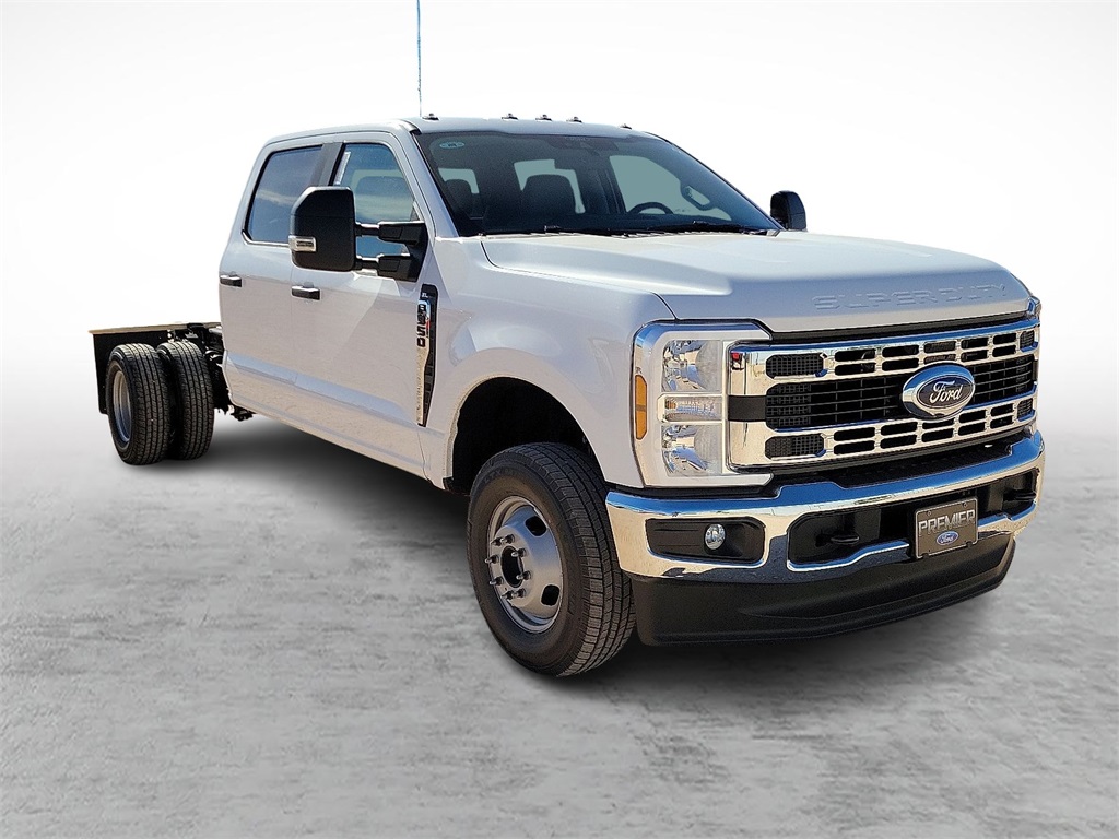 2026 Ford F-350 Super Duty Chassis Cab XL's photo