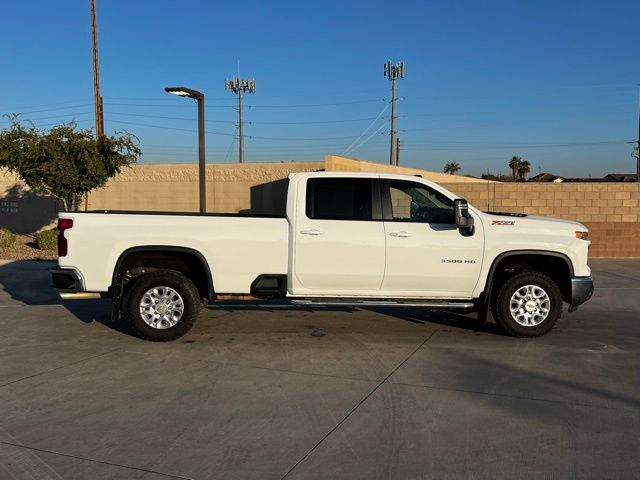 2024 Chevrolet Silverado 3500HD LT photo 2