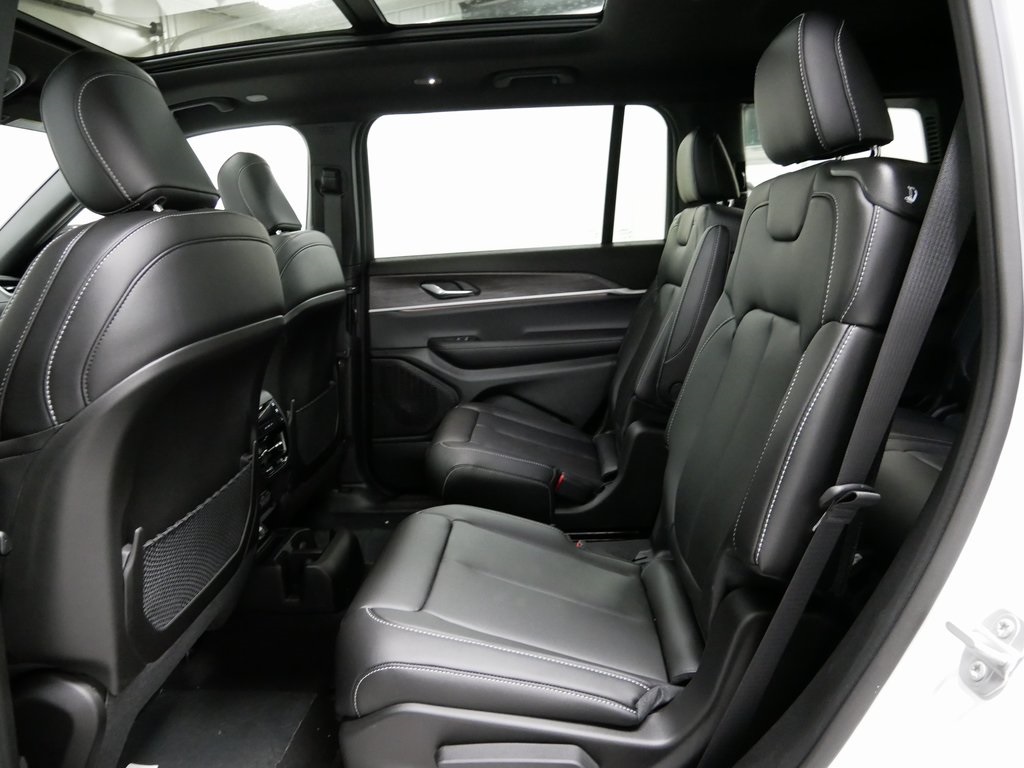 2025 Jeep Grand Cherokee Limited photo 11