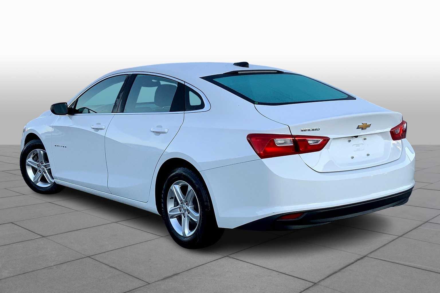 2022 Chevrolet Malibu LS photo 11