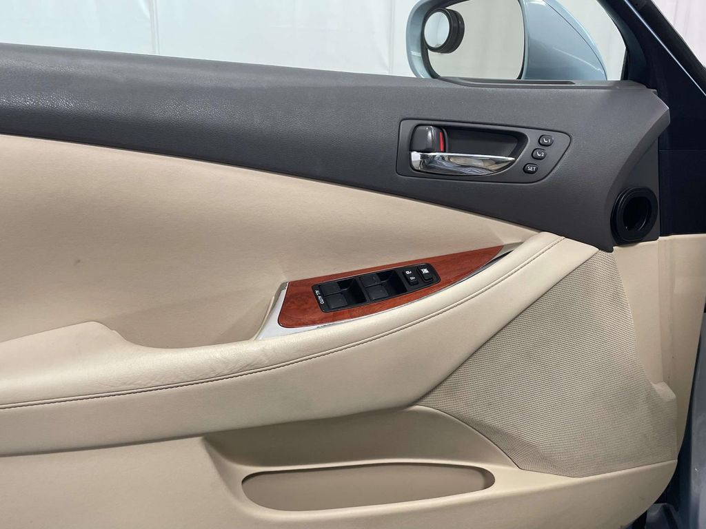 2010 Lexus ES 350 photo 11