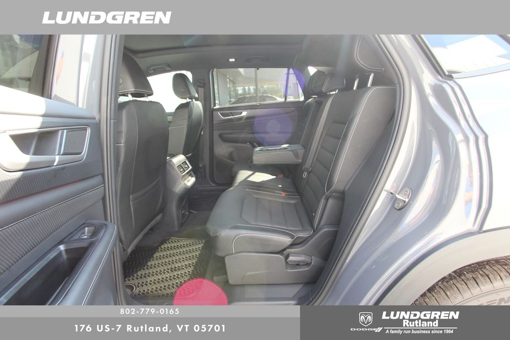 2025 Volkswagen Atlas Cross Sport SEL R-Line photo 22