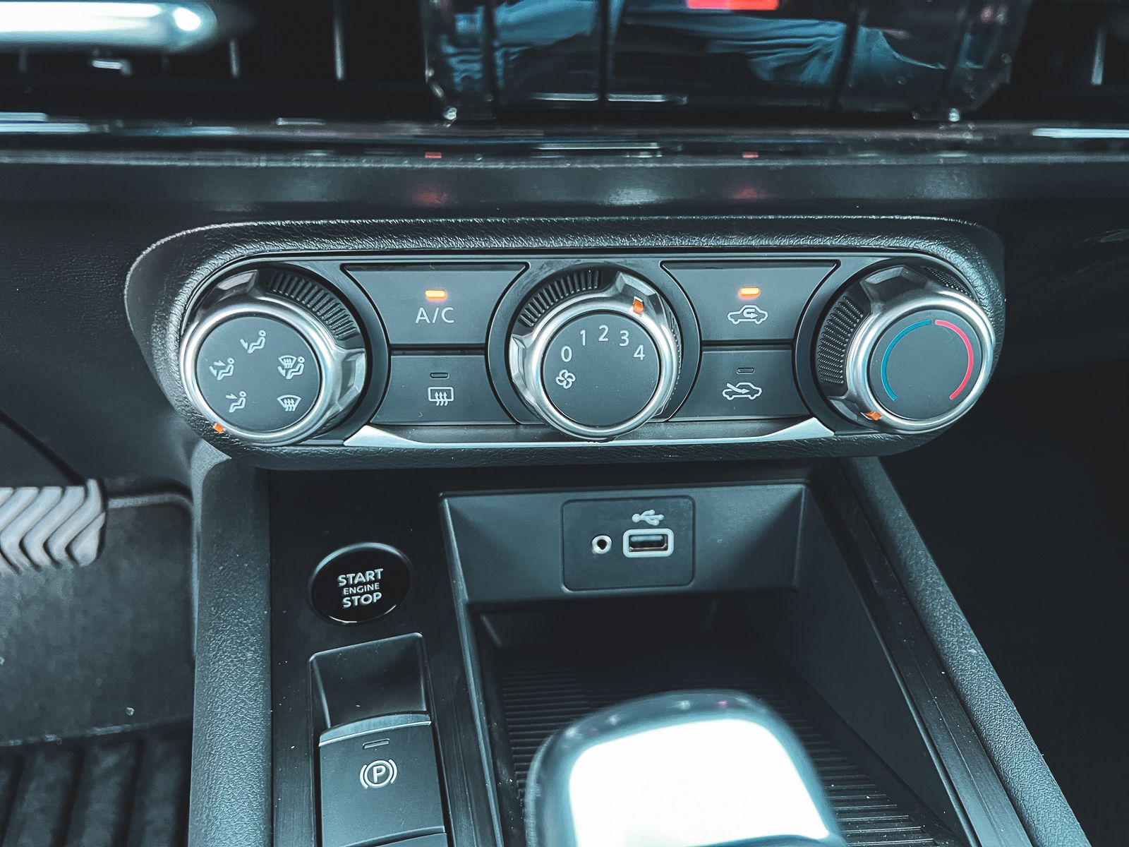2025 Nissan Kicks S photo 16