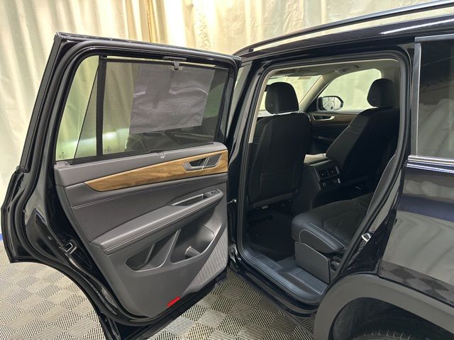 2025 Volkswagen Atlas SE Technology photo 25