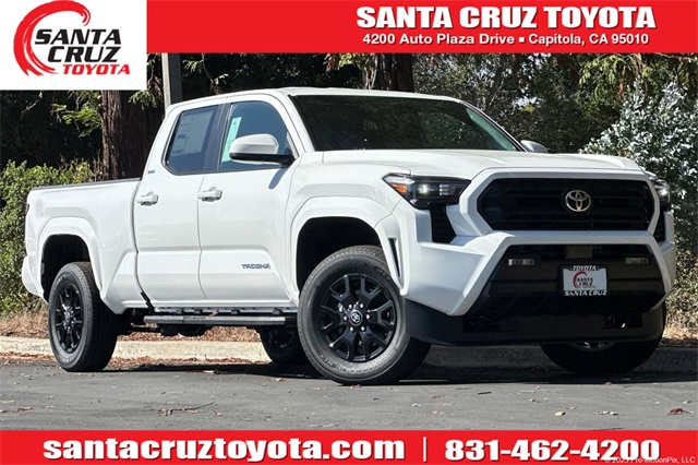 2025 Toyota Tacoma SR5's photo