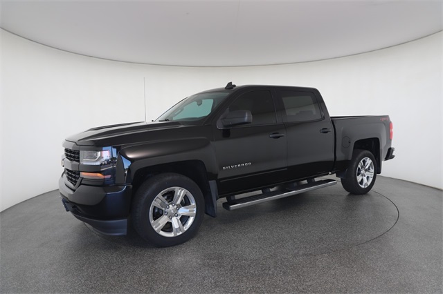 2018 Chevrolet Silverado 1500 Custom photo 3