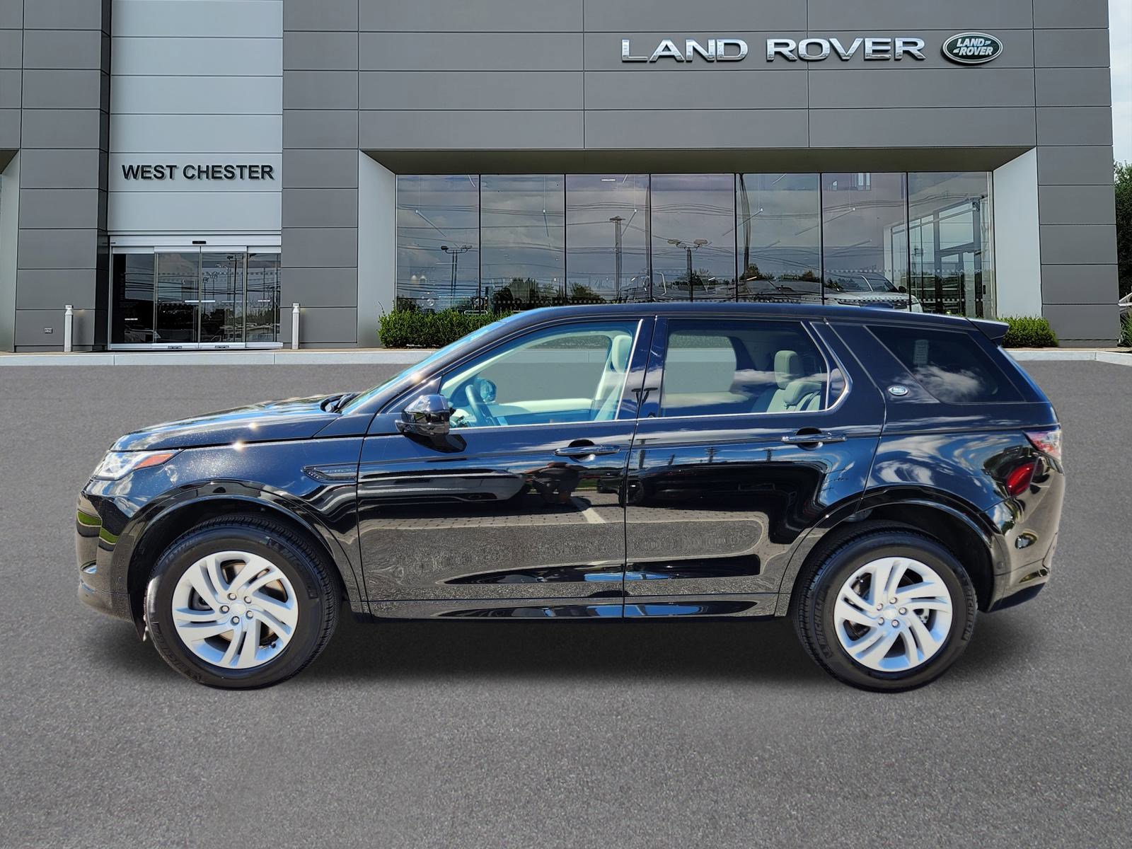 2025 Land Rover Discovery Sport S photo 3