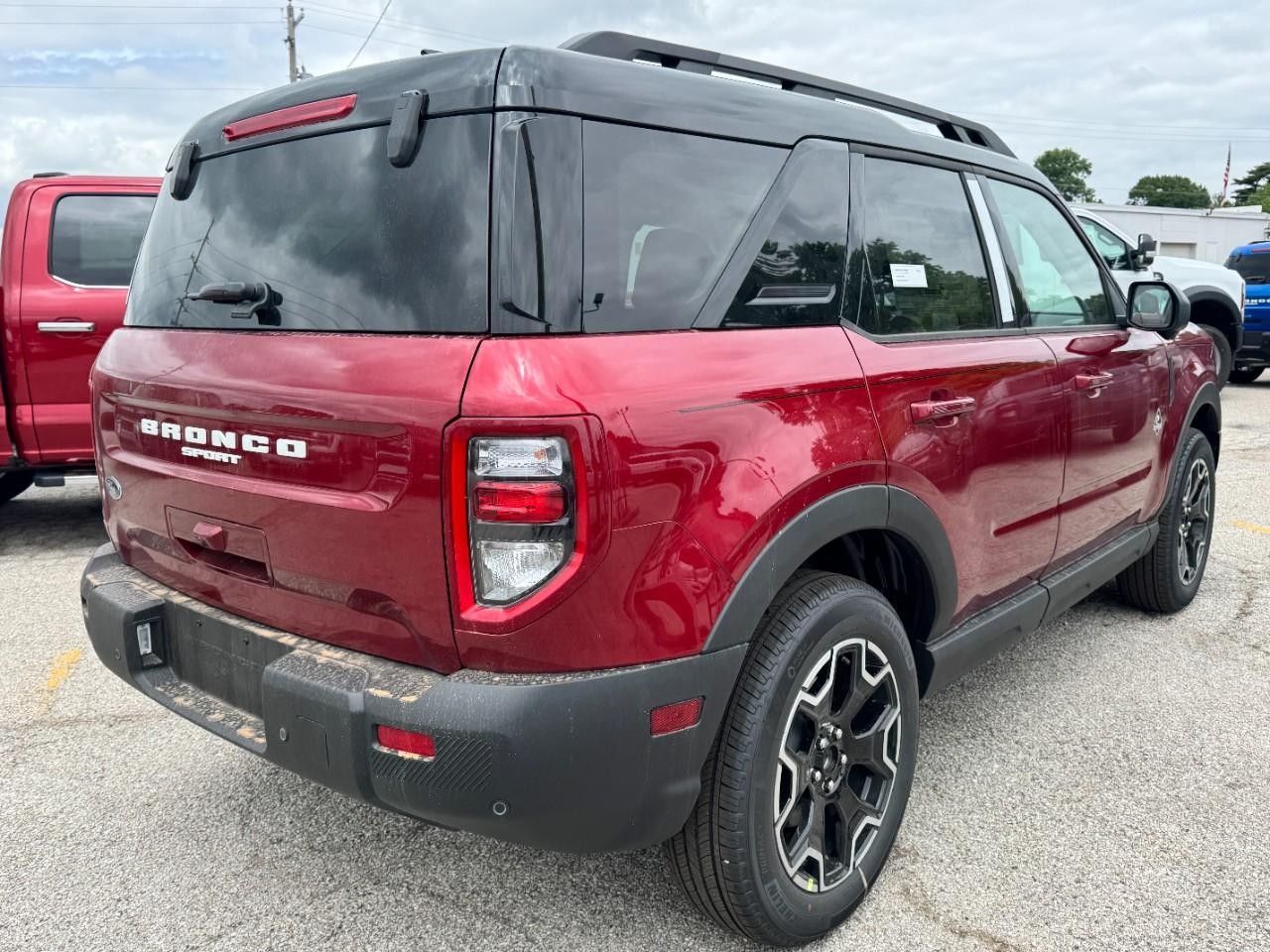 2025 Ford Bronco Sport Outer Banks photo 3