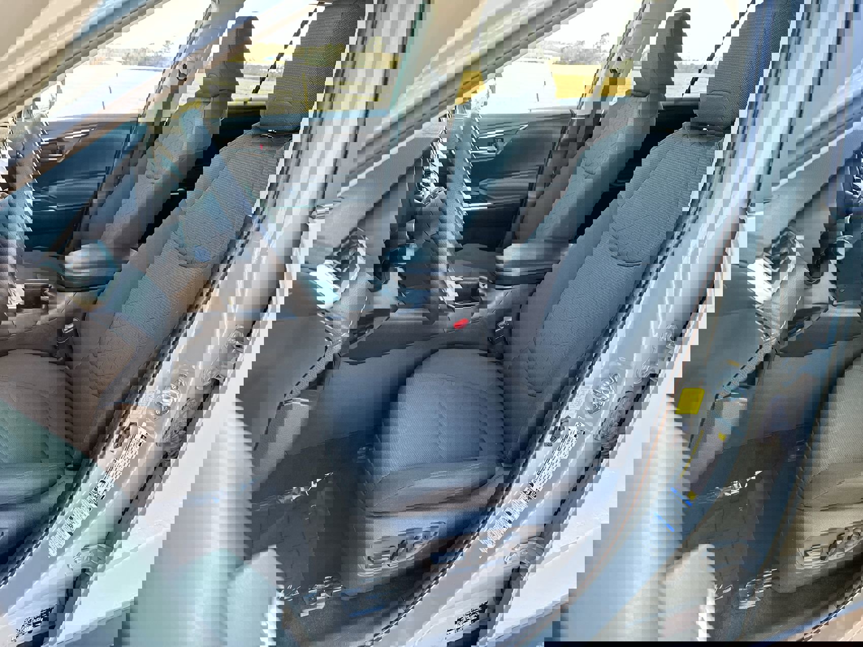 2022 Toyota RAV4 XLE photo 11