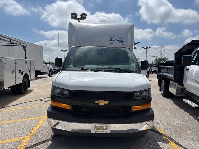 2024 Chevrolet Express Cutaway 3500 photo 4