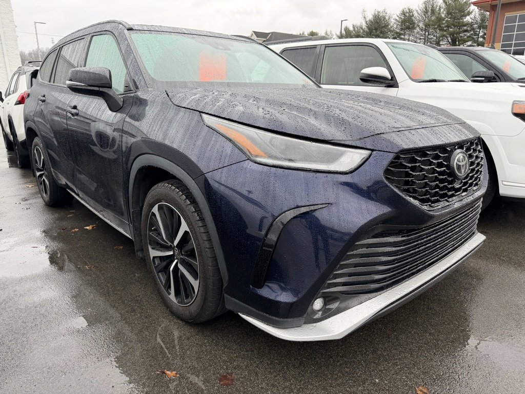 2022 Toyota Highlander XSE's photo