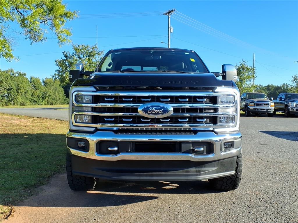2023 Ford F-350 Lariat photo 2
