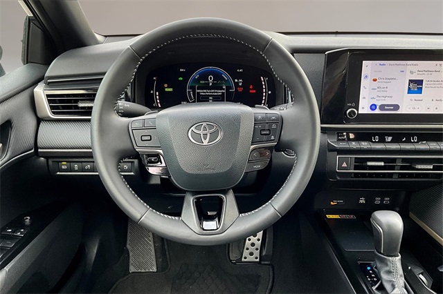 2025 Toyota Camry SE photo 5