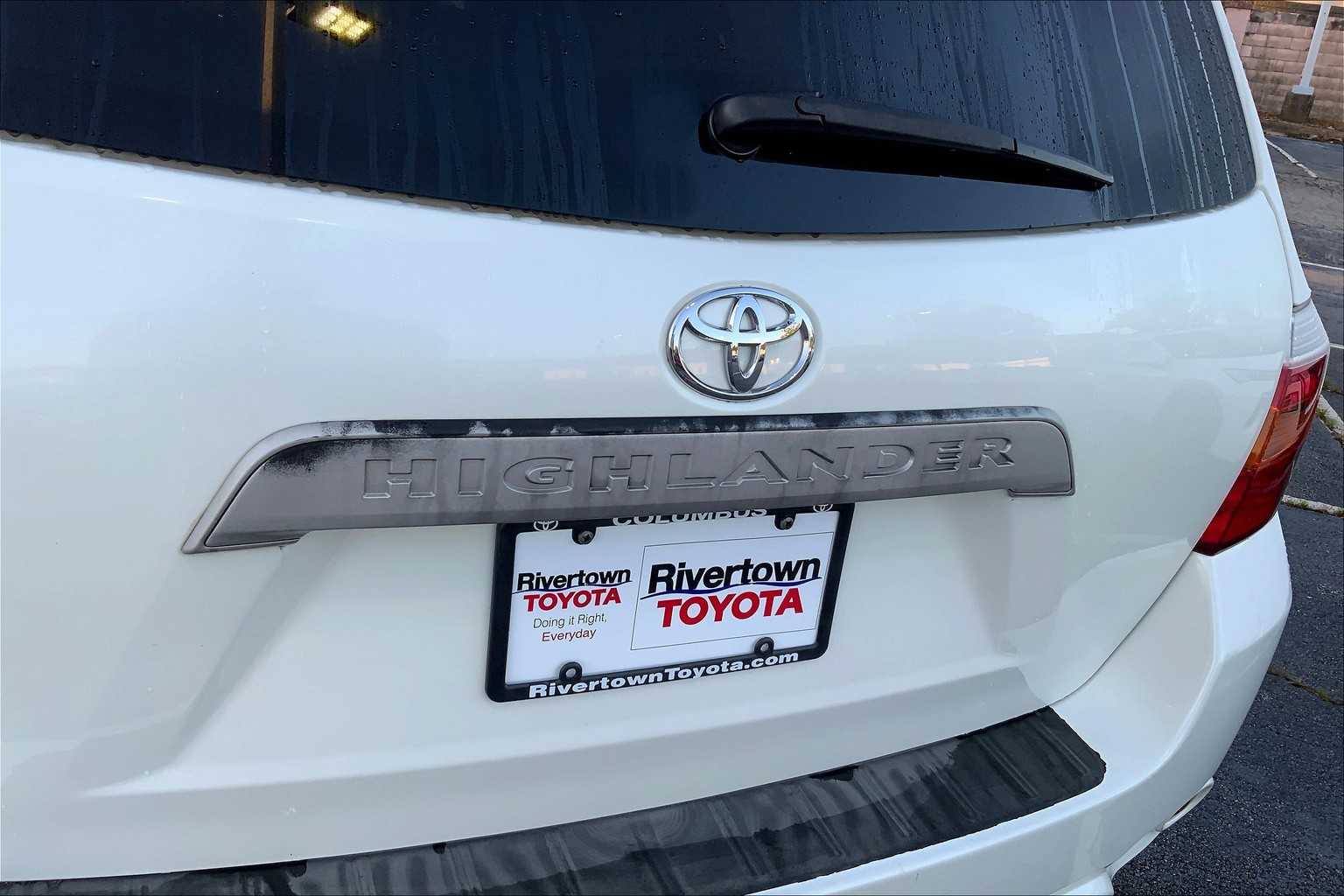 2010 Toyota Highlander Base photo 21