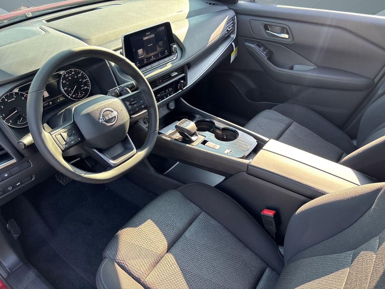 2026 Nissan Rogue SV photo 4