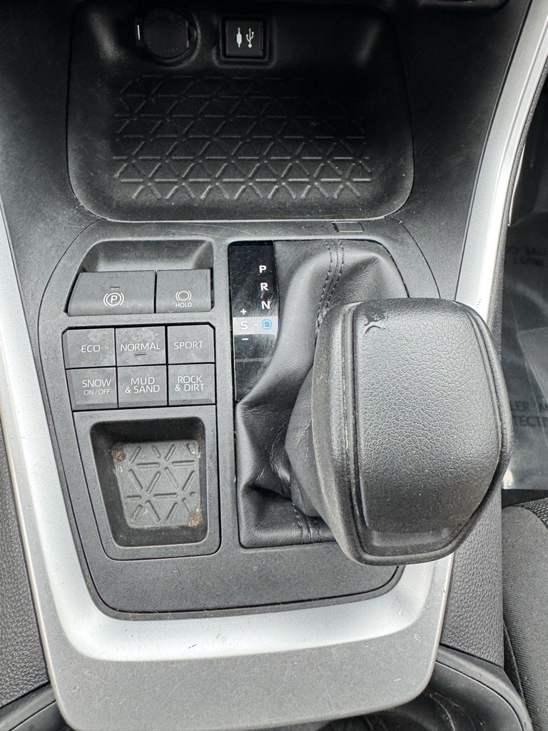 2019 Toyota RAV4 LE photo 10