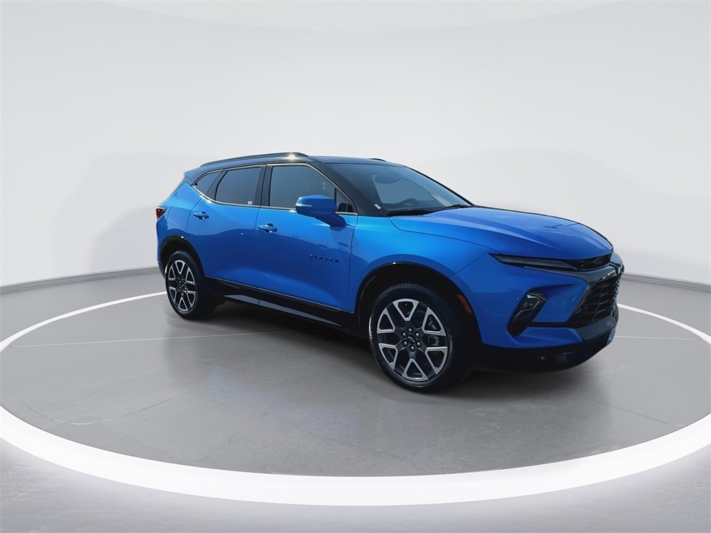 2025 Chevrolet Blazer RS photo 2