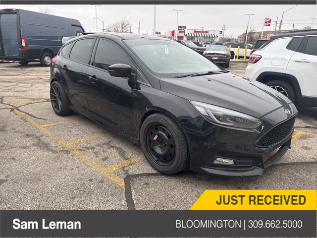 2017 Ford Focus ST's photo