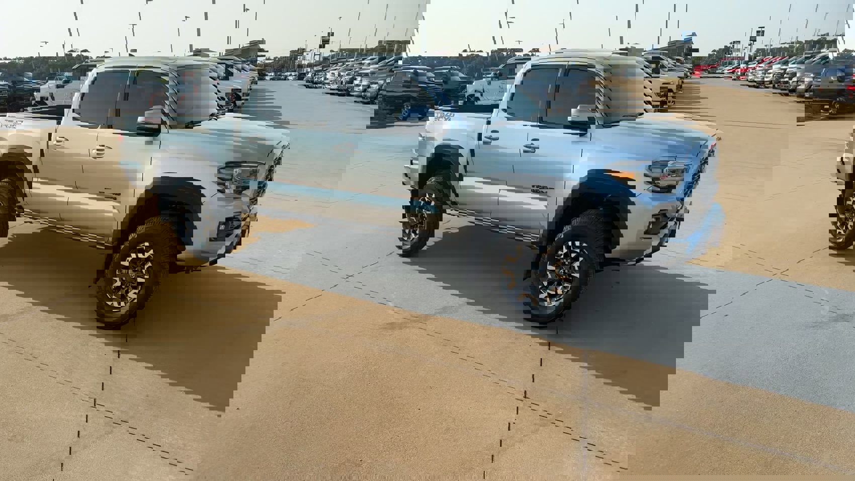 2022 Toyota Tacoma 4x4 SR Double Cab V6 photo 2
