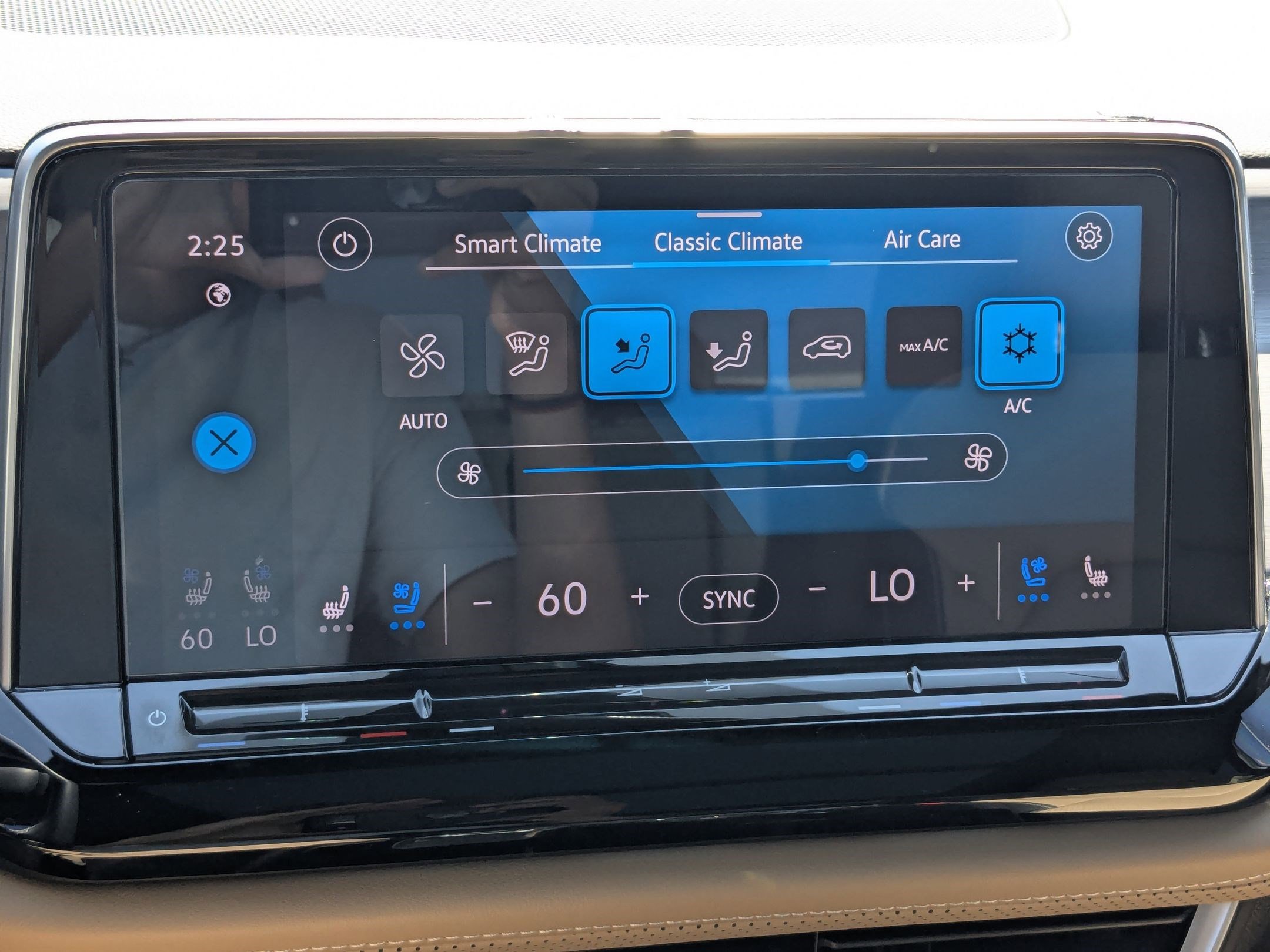 2024 Volkswagen Atlas Cross Sport SE Technology photo 19