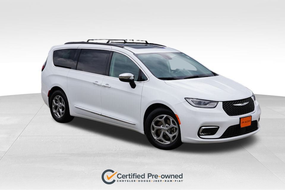 2023 Chrysler Pacifica Limited's photo
