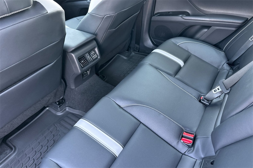 2025 Toyota Camry SE photo 12