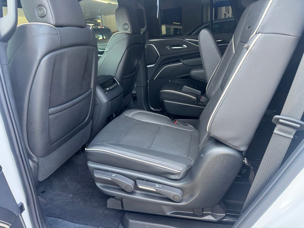 2023 Cadillac Escalade Sport photo 4