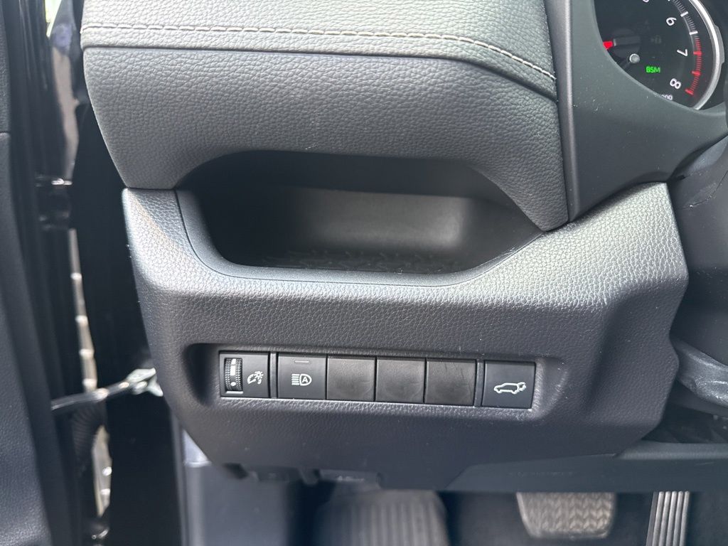 2021 Toyota RAV4 XLE photo 17
