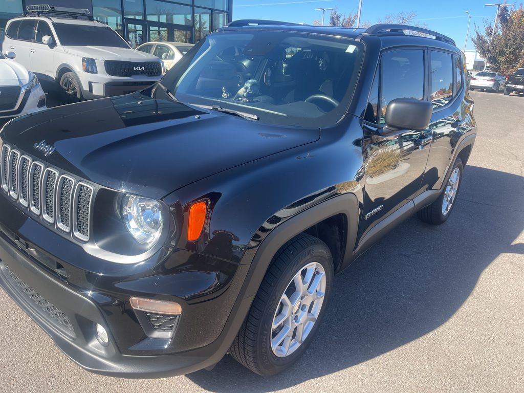 2023 Jeep Renegade Latitude photo 2