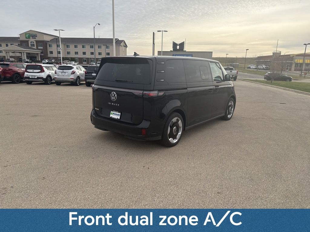 2025 Volkswagen ID. Buzz Pro S photo 3