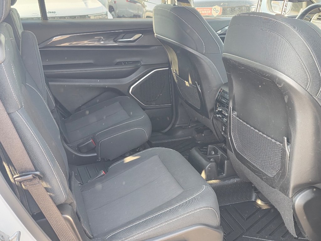 2022 Jeep Grand Cherokee Laredo photo 18