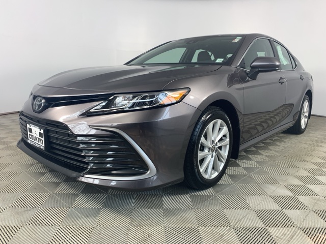 2023 Toyota Camry LE photo 3
