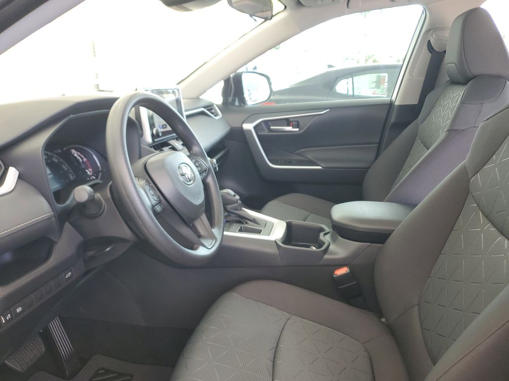 2025 Toyota RAV4 XLE photo 15