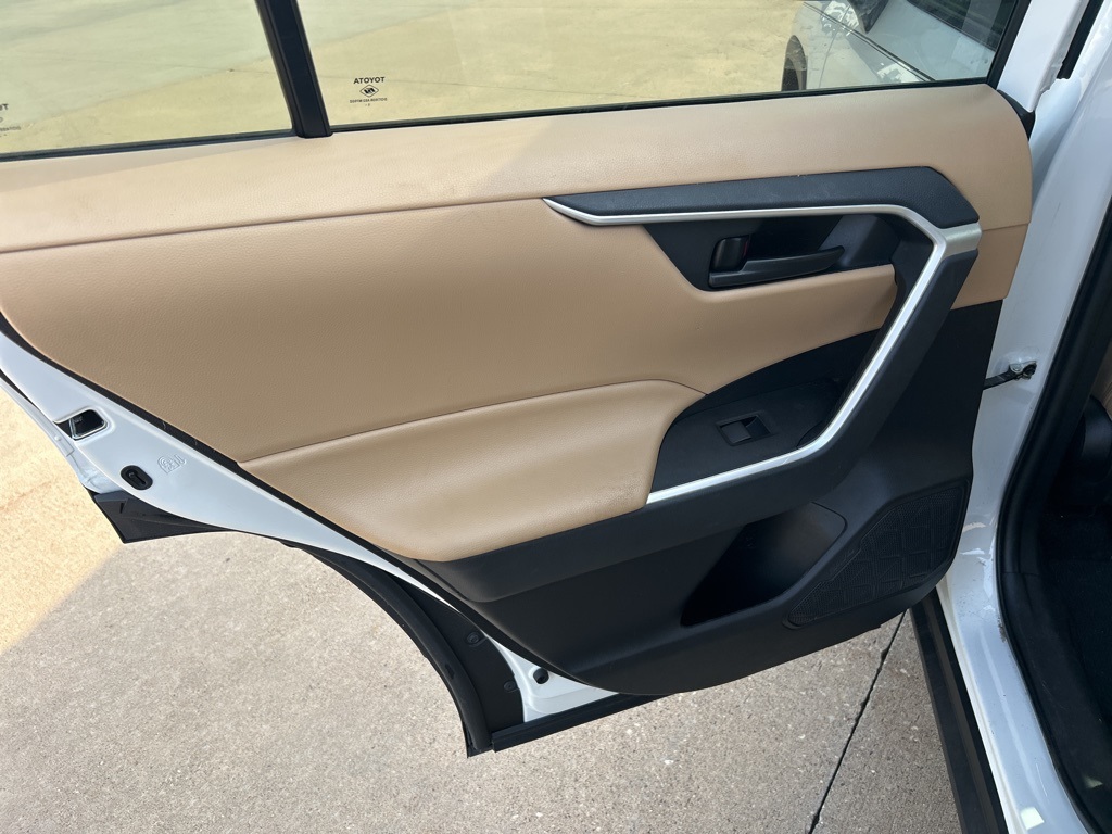 2021 Toyota RAV4 LE photo 16