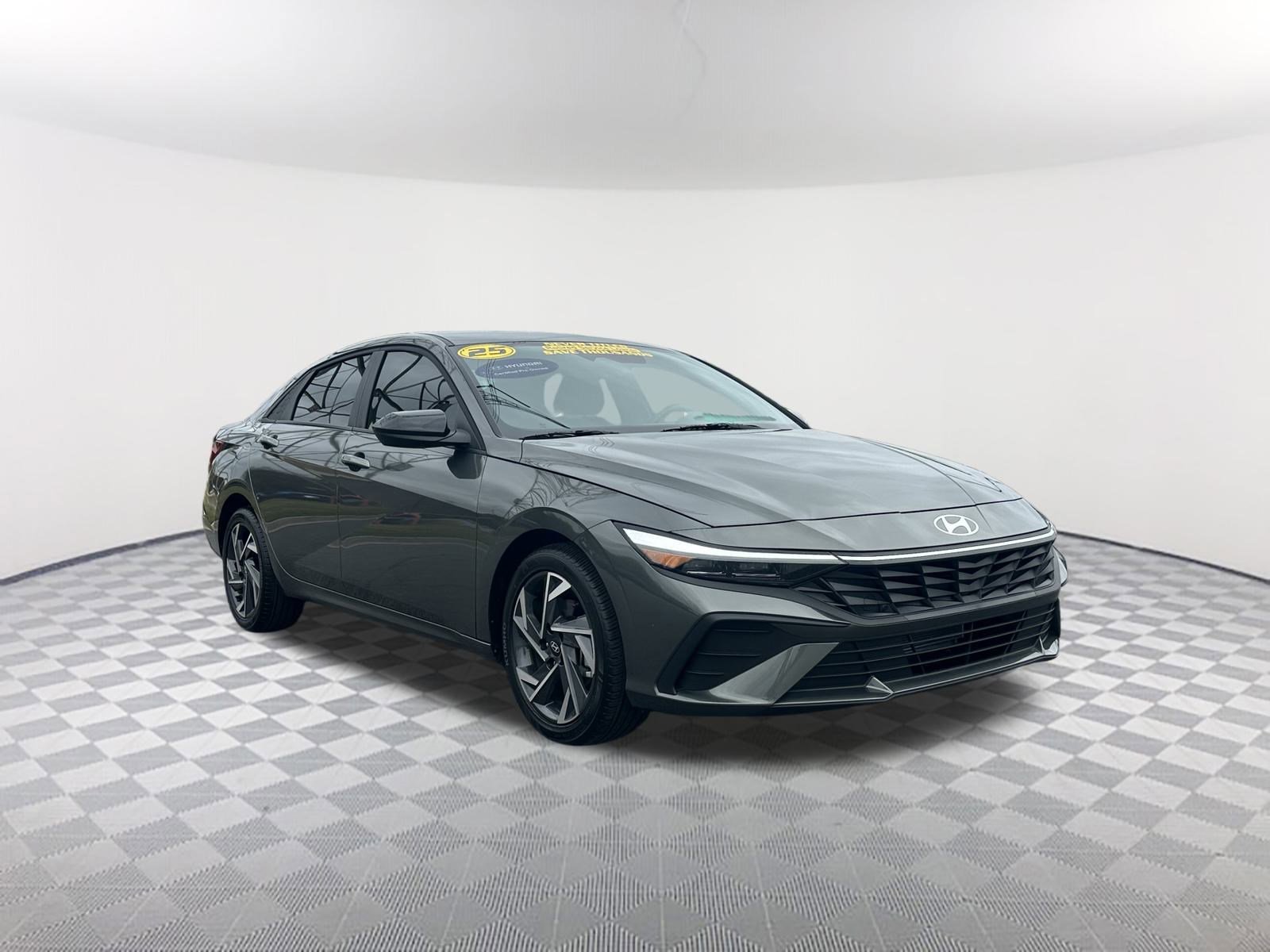 2025 Hyundai Elantra SEL Sport photo 2