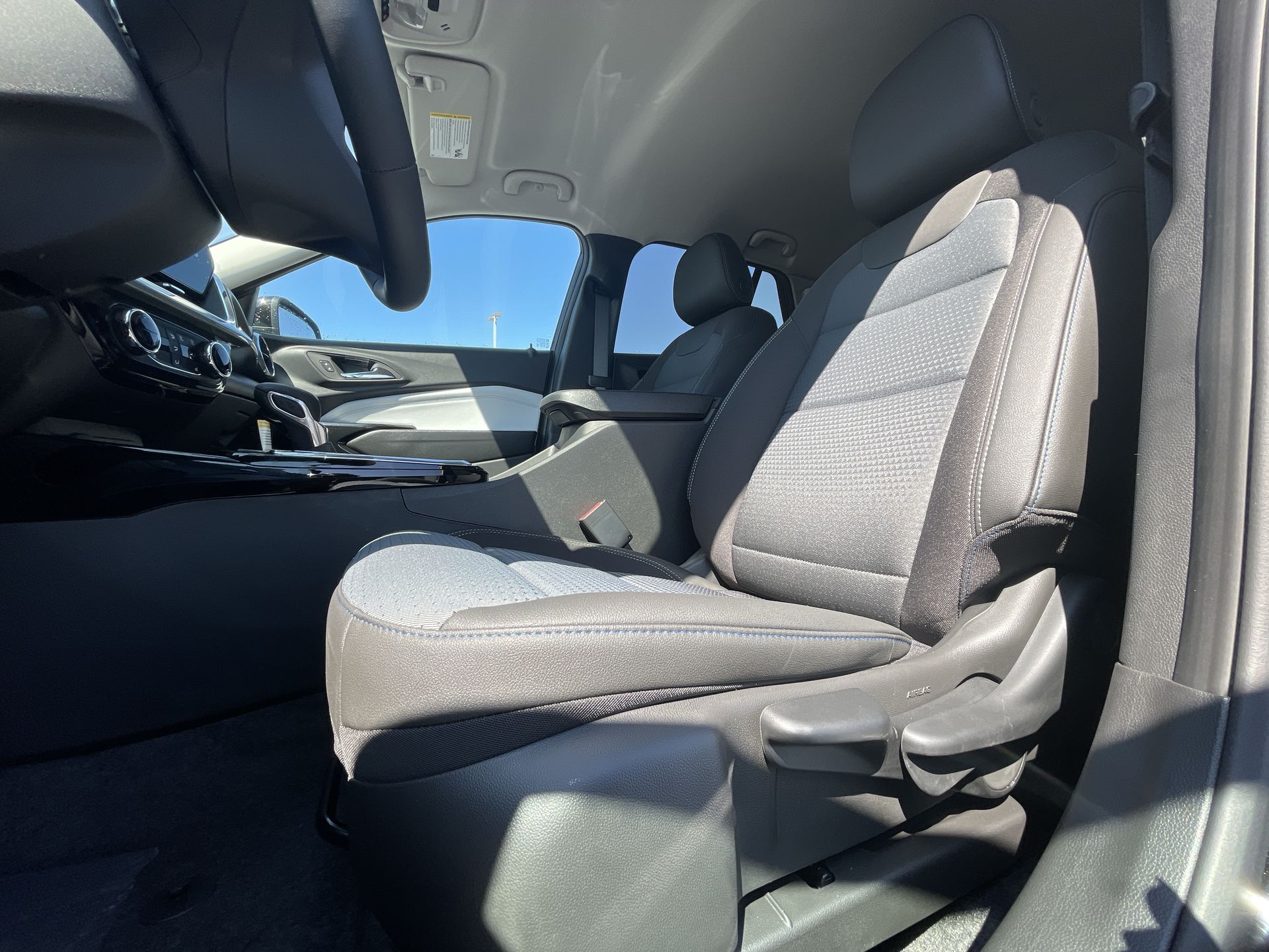 2025 Chevrolet Trax LT photo 46