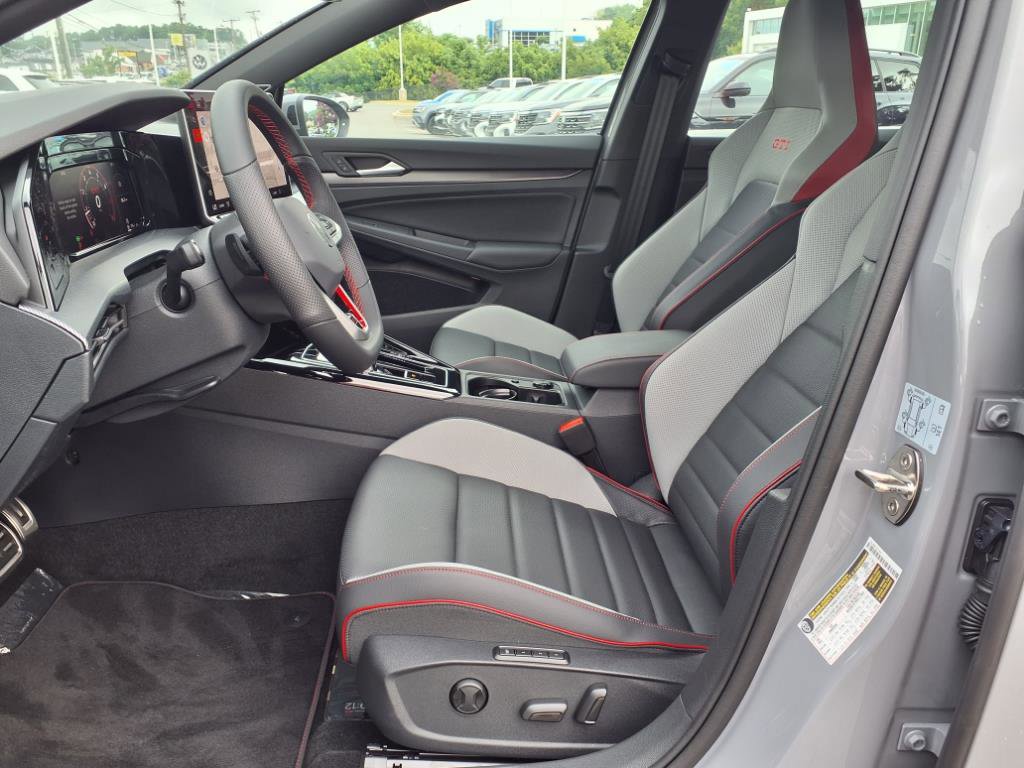 2025 Volkswagen Golf GTI SE photo 2