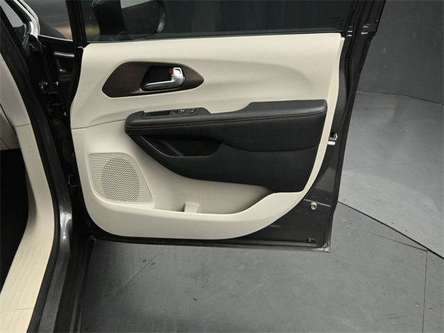 2017 CHRYSLER PACIFICA - Image 30