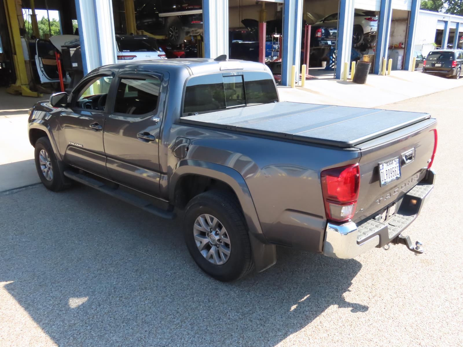 2019 Toyota Tacoma SR5 photo 6