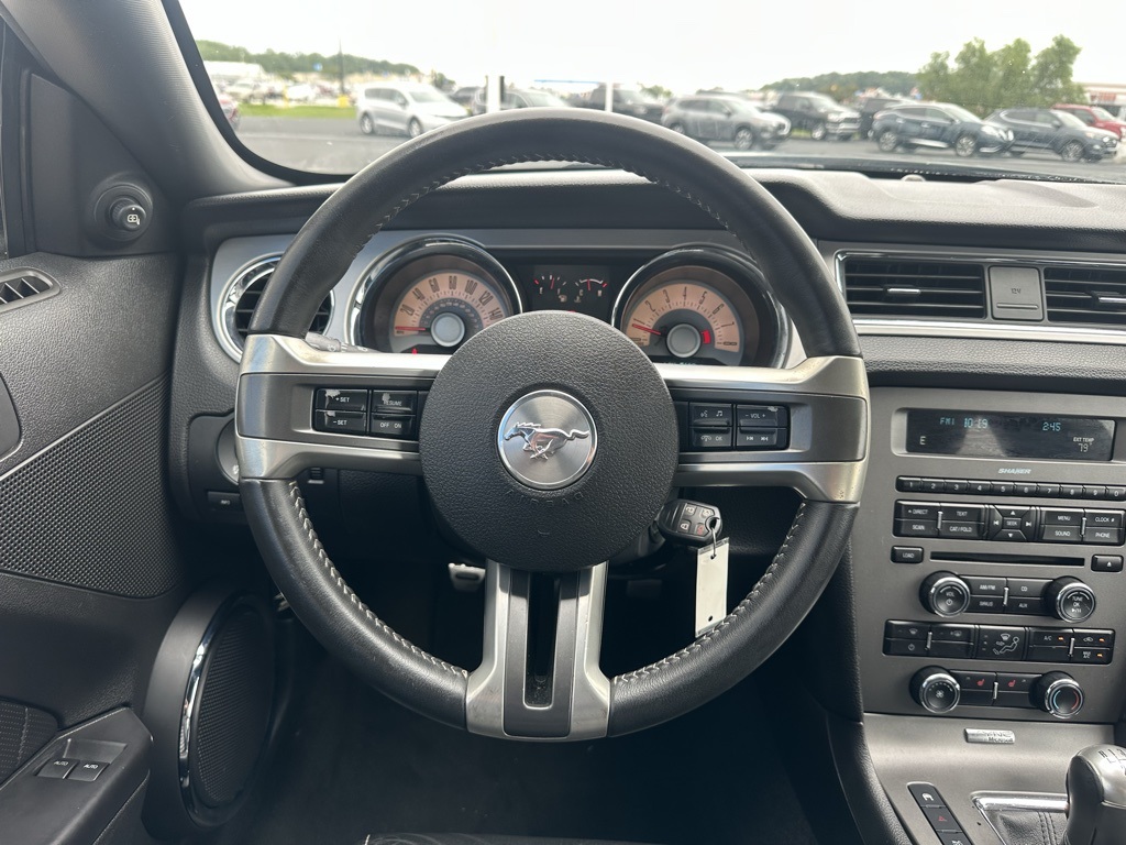 2011 Ford Mustang V6 Premium photo 15