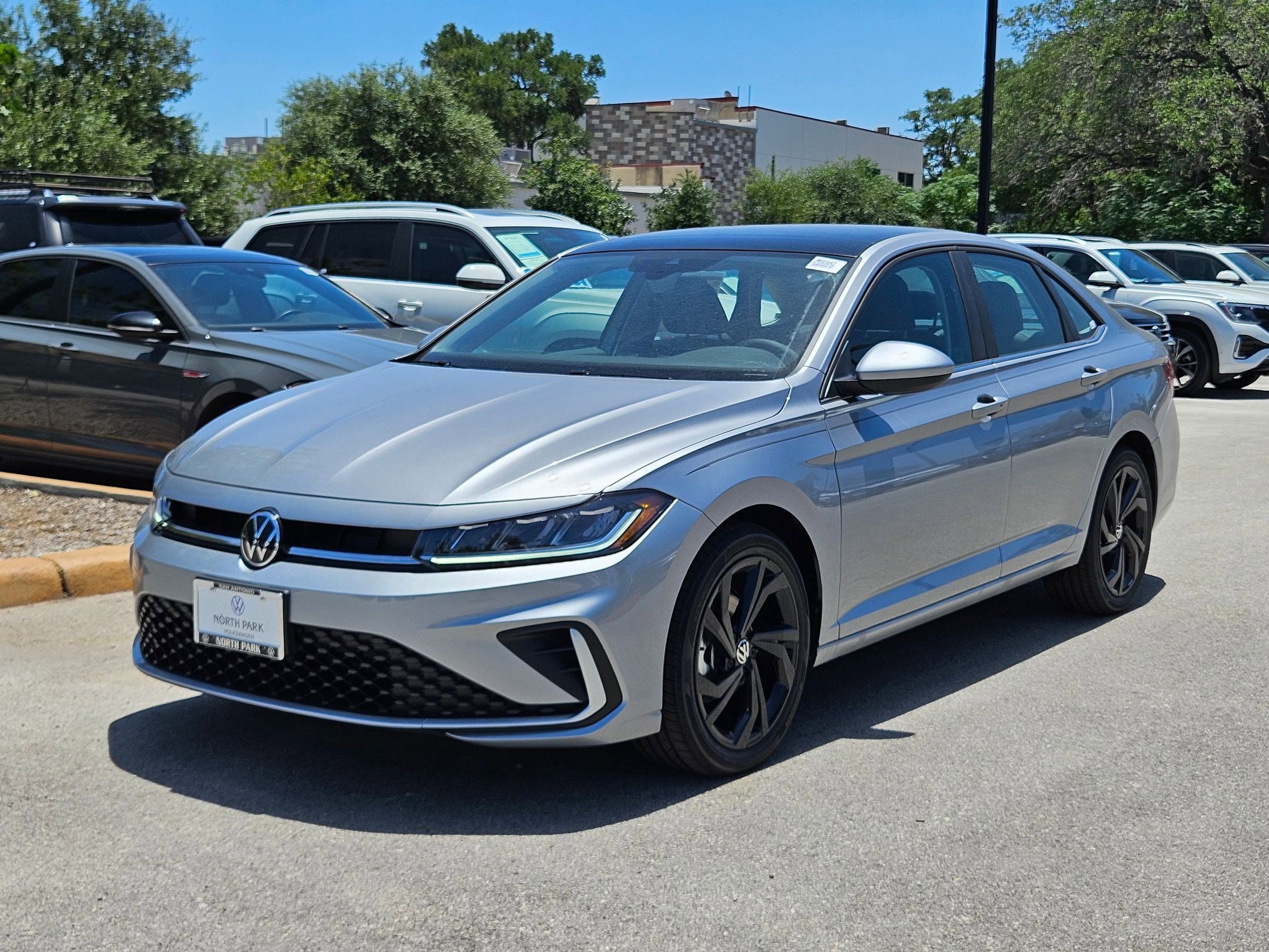 2025 Volkswagen Jetta SE photo 4